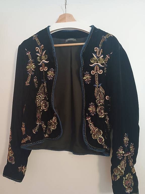 Zara Jacken: Paillettenbesetzte Samtjacke – Gebraucht aus Zürich von Melianea