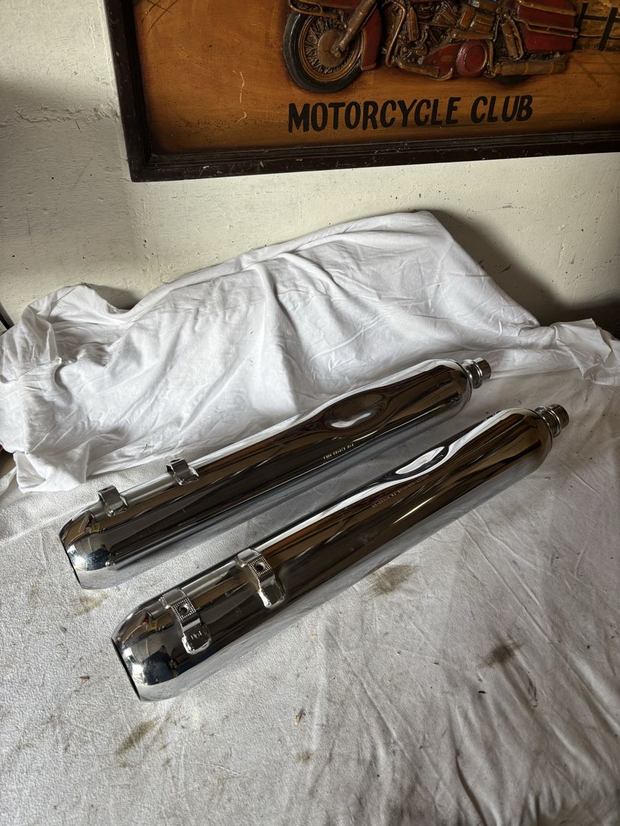 Harley-Davidson Auspuffanlagen: Harley Davidson Auspufftöpfe 65680-85 65682-85 – Gebraucht aus Schötz von Harley35