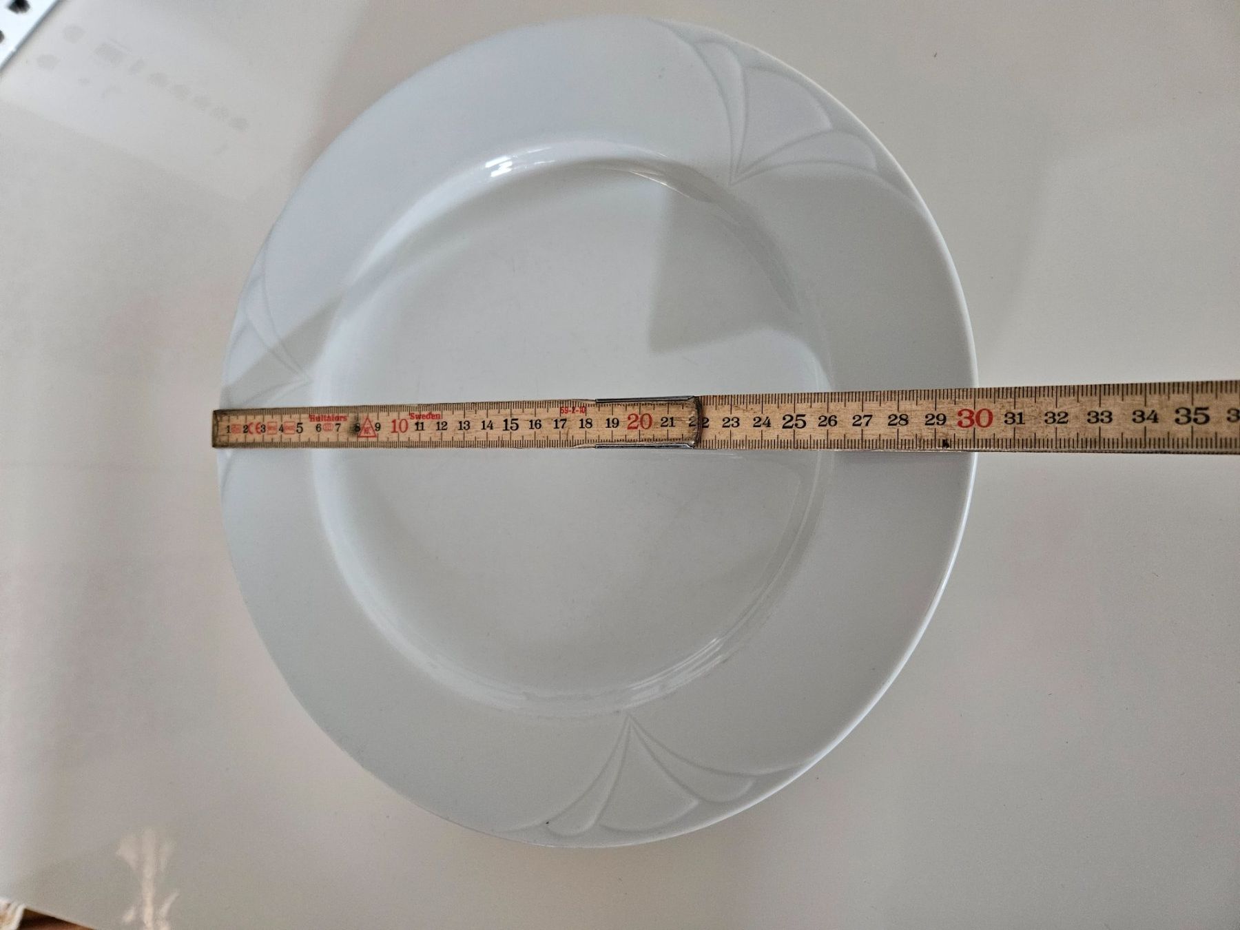 Assiettes: 15 weisse Teller mit Dekor – D'occasion à Marthalen par PeSch.03 2