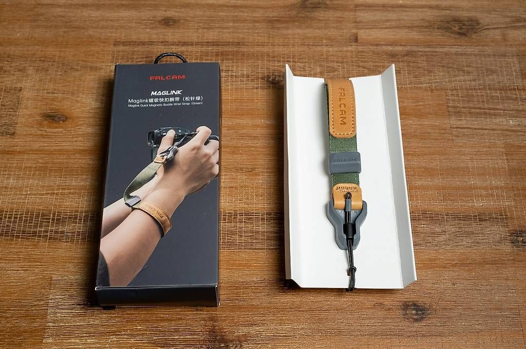 Altri Accessori: Falcam Maglink Quick Release Camera Hand Strap with Magnets – Usato da Winterthur venduto da _cyb3r-w0lf_