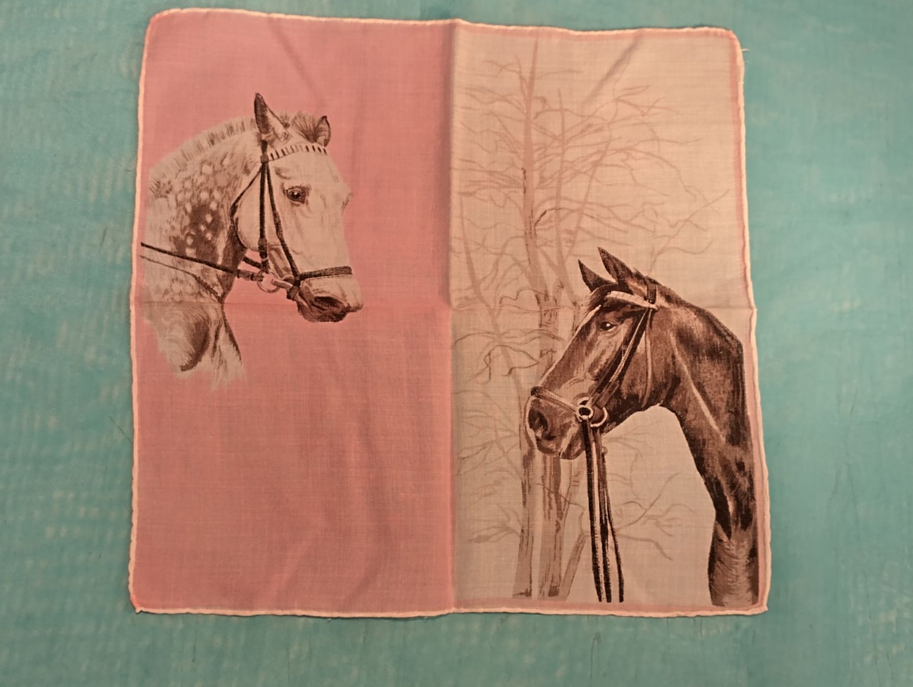 Autres vêtements & accessoires: Taschentuch, 2 Pferde – D'occasion à Bellach par JingleCherry