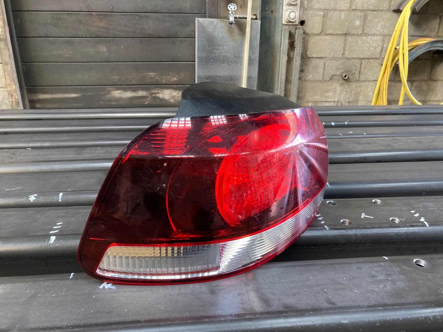 VW Tutti pezzi di ricambio auto: VW Golf 6 Rückleuchte – Usato da Teufen AR venduto da acer08 1