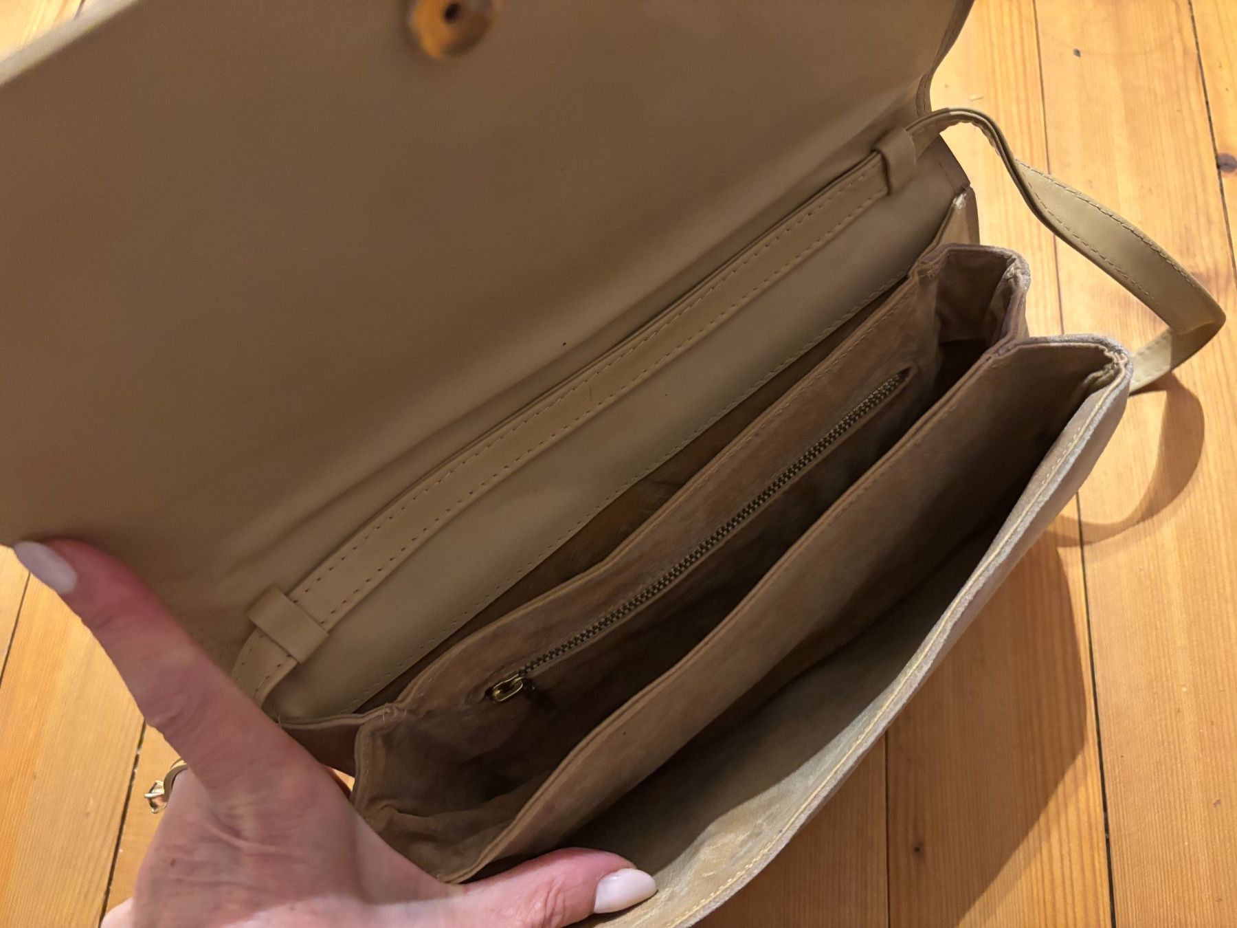 Borse da donna: Umhängetasche SG beige Wildleder – Nuovo (secondo la descrizione) da Winterthur venduto da Schneuzi 2