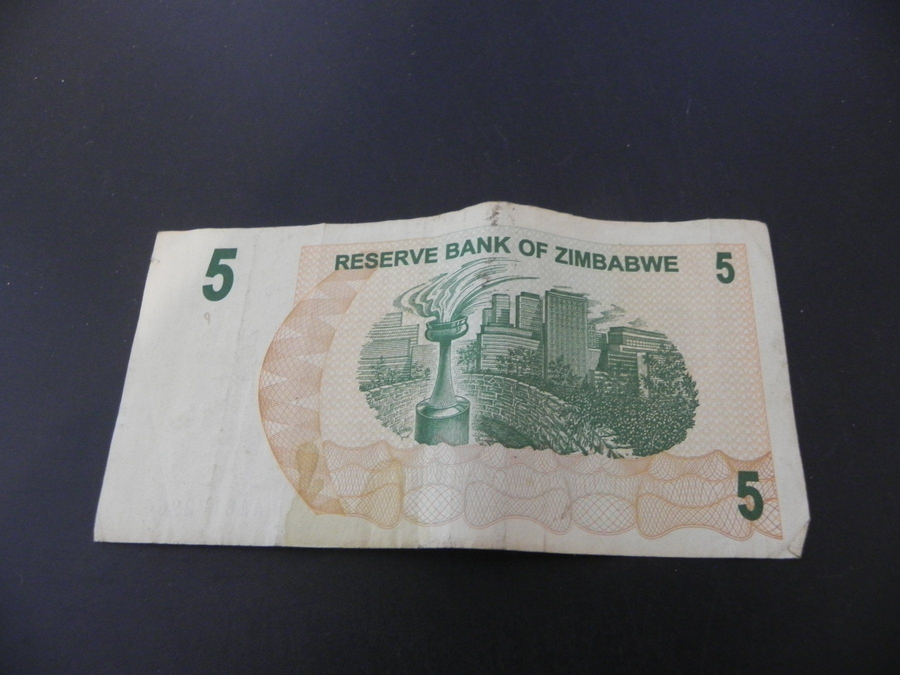 Banknoten: Banknote Zimbabwe 5 Dollars 2006 – Gebraucht aus Biel/Bienne von Gogolozi 1