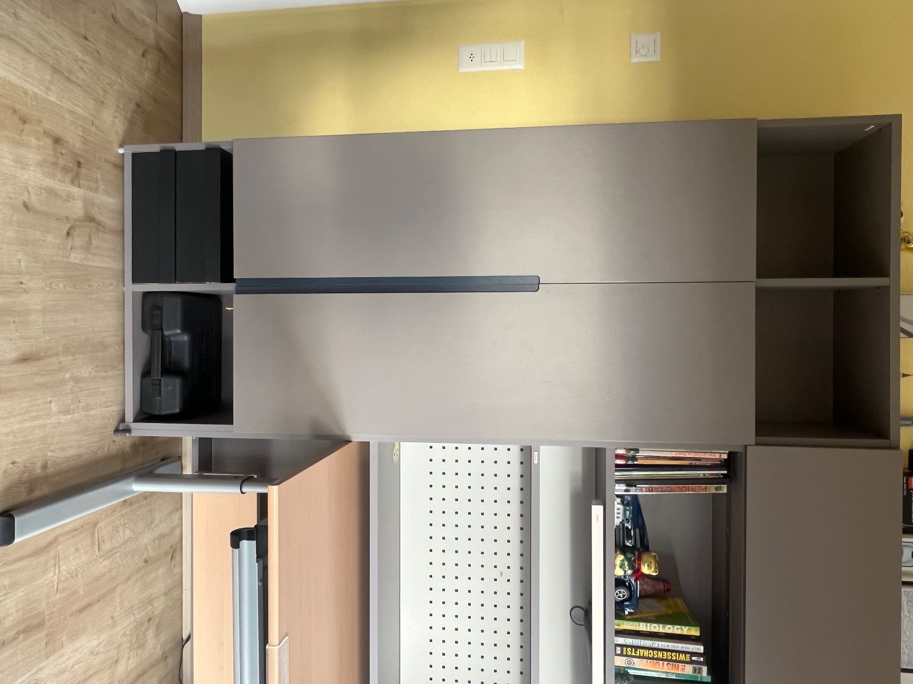 Scaffali: Wandregal und Kleiderschrank – Usato da Herznach venduto da SF_MOD 1