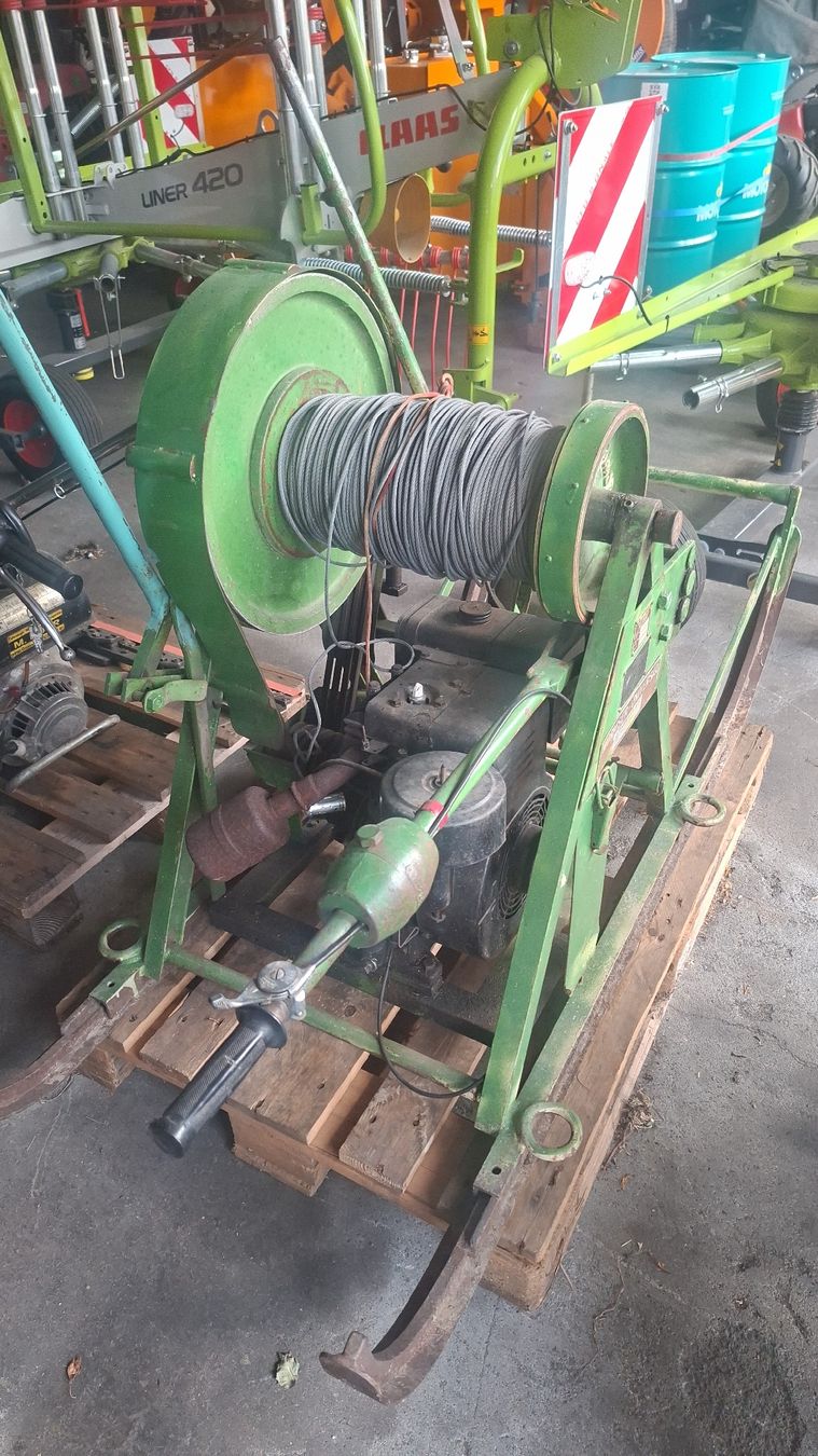 Kyburz Autre stockage et transport: Seilwinde mit Benzinmotor  – D'occasion à Azmoos par Man_zi1