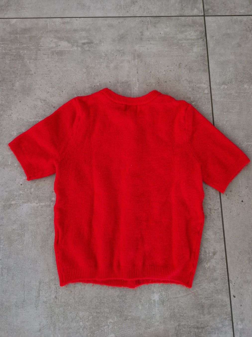 H&M Camicette, T-shirt & Top: Rotes Jäckchen, oder T-Shirt, Grösse XS – Usato da Dagmersellen venduto da ejord 1