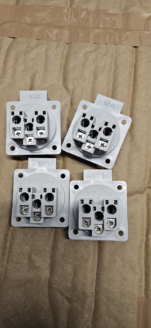 Feller Spine: 4x PCE T23 IP54 Steckdose 16A 250V~  – Usato da Baar venduto da Vel...Baar45 1