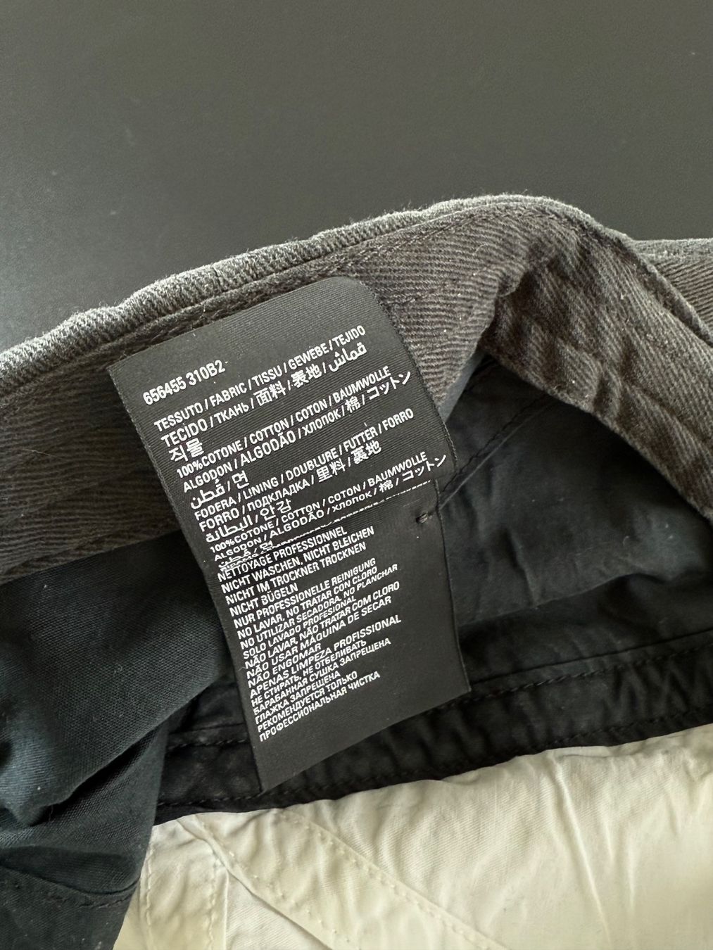 Balenciaga Copricapi, berretti & cappellini: Balenciaga 50/50 Cap mit Piercing – Nuovo e nell'imballaggio originale da Kilchberg ZH venduto da LuxuryVault 8