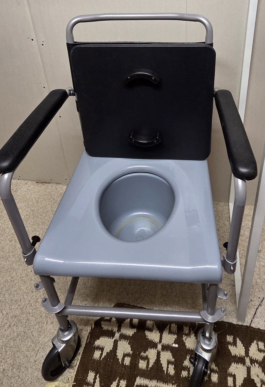 Sedie a rotelle: Toiletten-Rollstuhl – Usato da Winterthur venduto da dus_bpn6 1