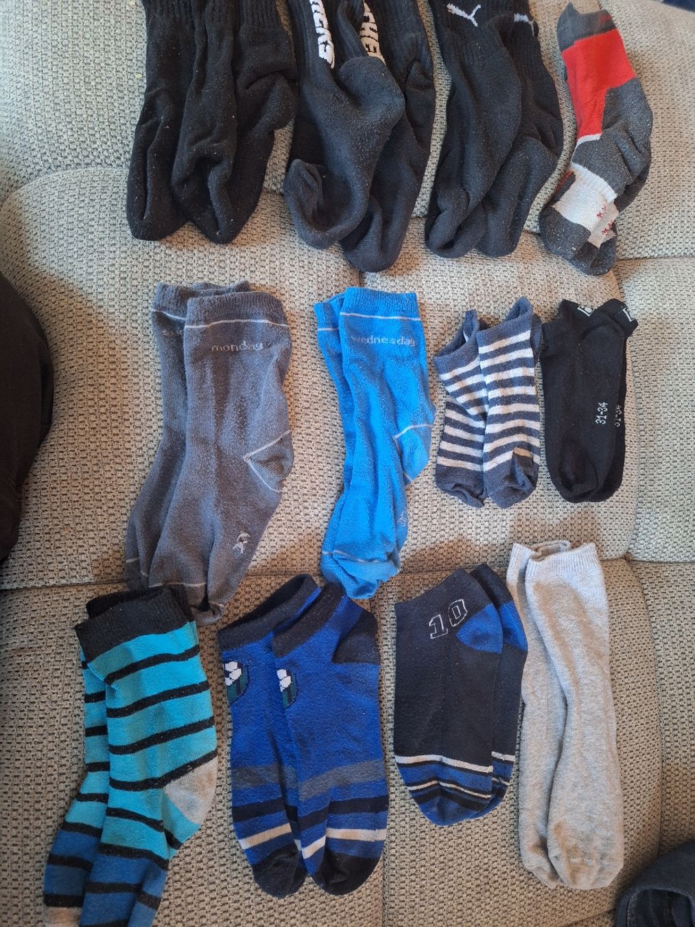 Socken: 12 Paar Socken 31- 34 – Gebraucht aus obfelden von claudia.horni