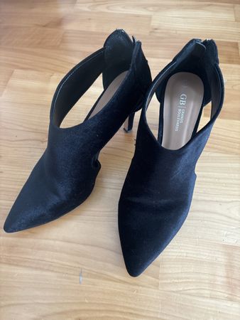 Samt Pumps von Grand Boulevards 41