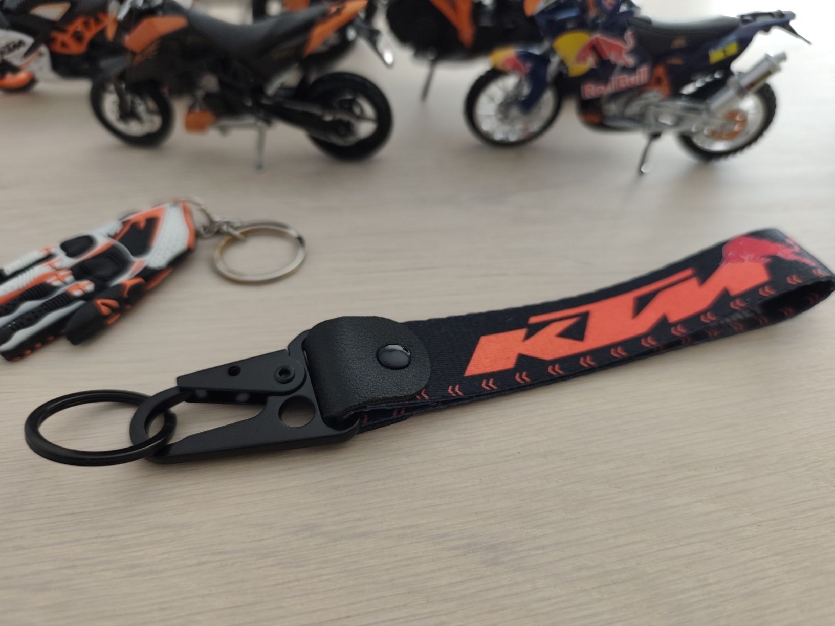 Kit di modellismo & Modellini statici: KTM Modell Sammlung mit Schlüssel Anhängern . – Nuovo (secondo la descrizione) da Zuckenriet venduto da bm2_88l9 5