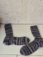 Gestrickte Socken schwarz meliert handgemacht gr. 42