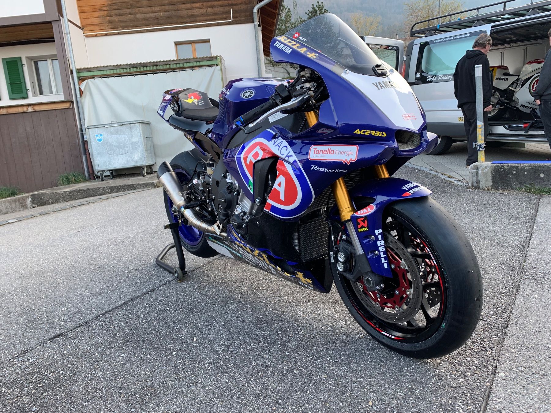 Yamaha Strada: Rennmotorrad R1 – Usato da Interlaken venduto da Audi.RS3 3