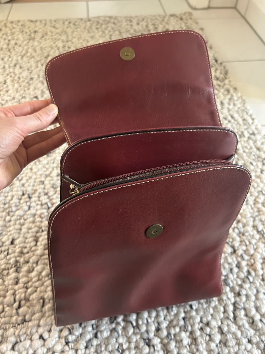 Zaini: Eleganter burgundy Lederrucksack – Nuovo (secondo la descrizione) da Basel venduto da regi_neruda 4