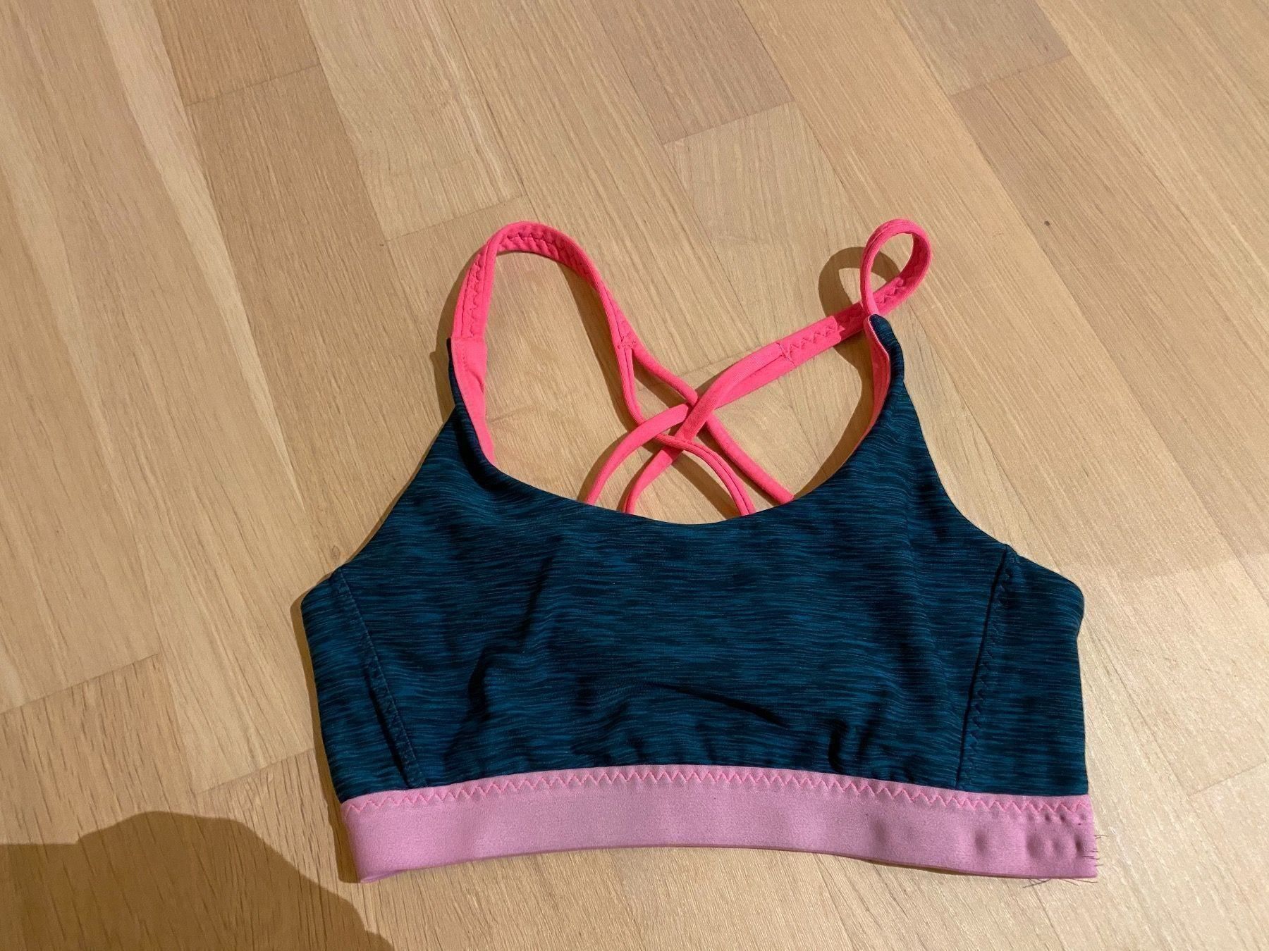 Top: tolles sport top – Usato da Neuhausen am Rheinfall venduto da stundgirl 1