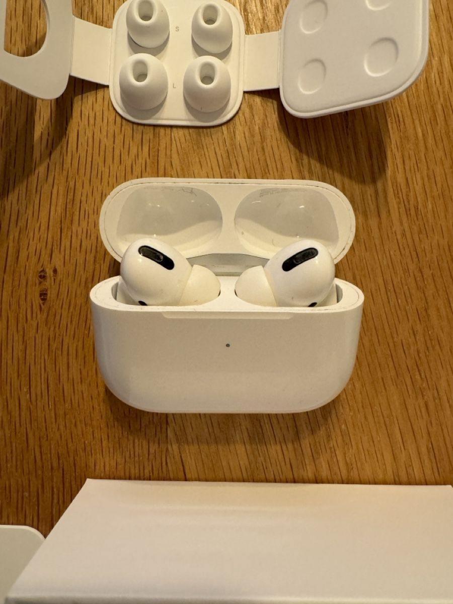 Apple Kopfhörer: AirPods Pro 1st Generation – Defekt aus Kloten von  1