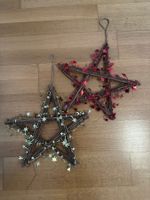 Dekoschmuck - 2 Weihnachtssterne aus Holz  - rot und gold
