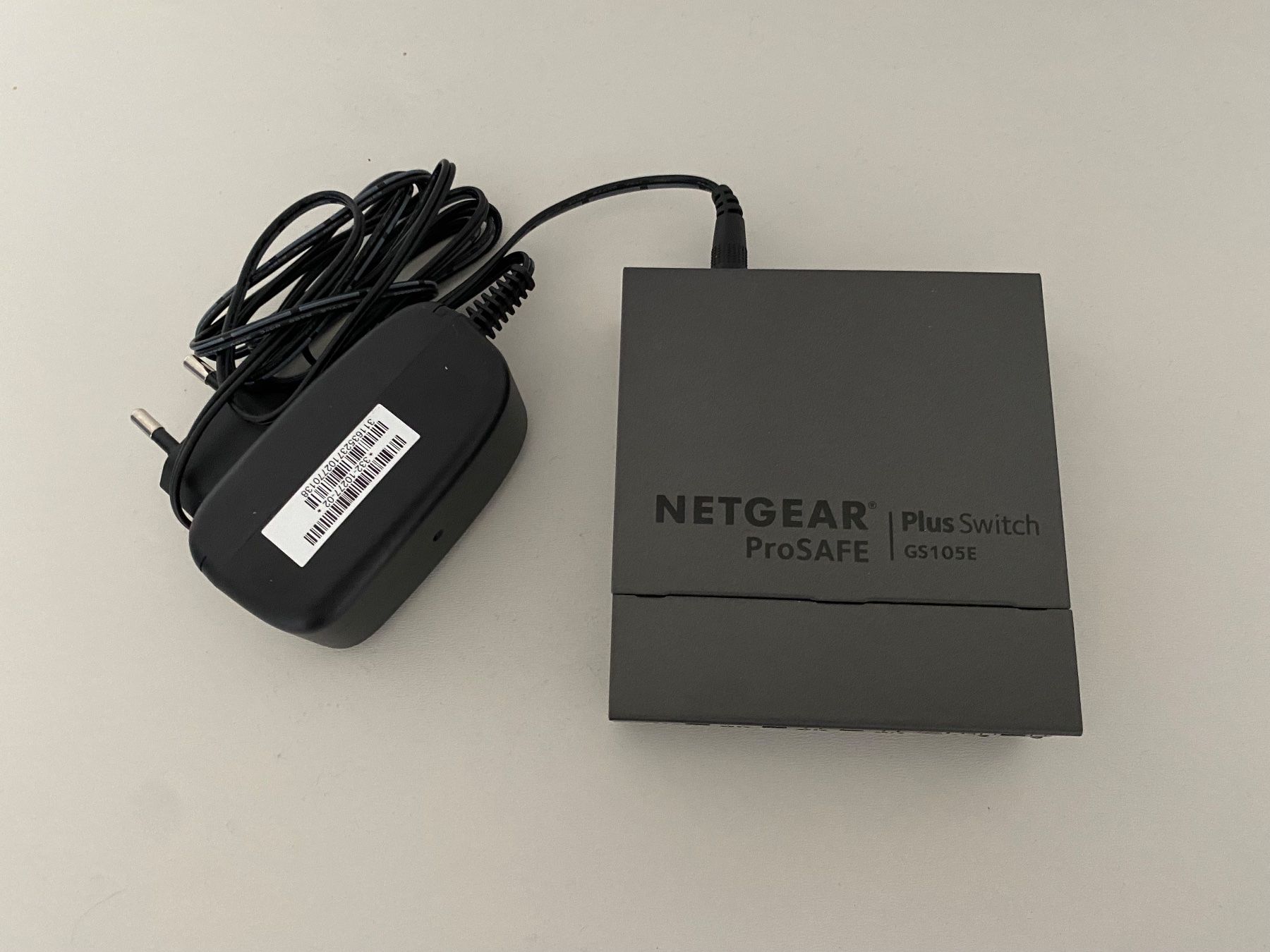 Hub & Switch: Netgear ProSAFE Plus Switch GS105e – Usato da Lungern venduto da Gjump 1
