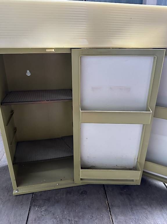 Armadietti a specchio: Retro Badezimmer Kästchen – Usato da Liestal venduto da FlomiVivi 1