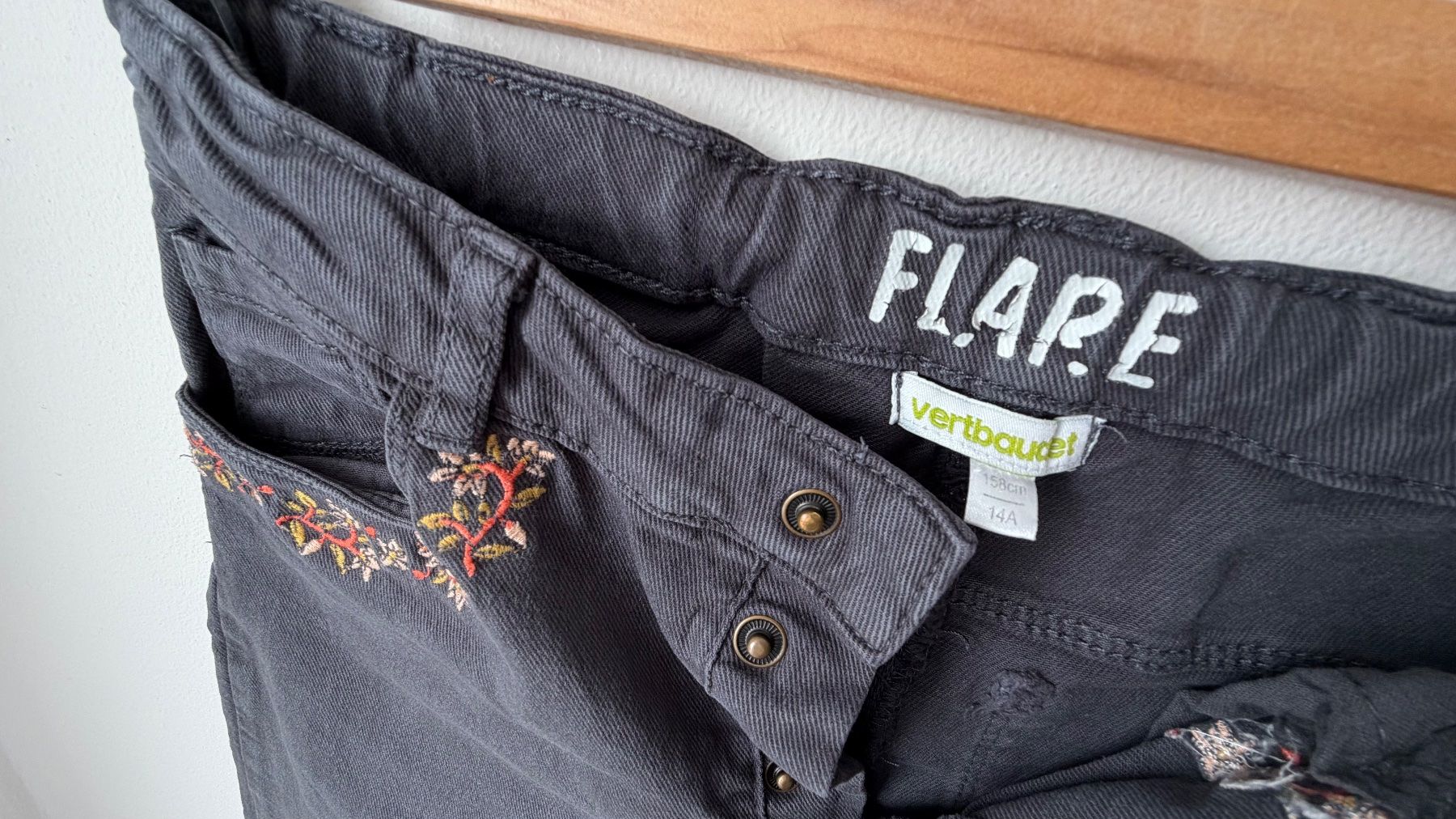 Pantalons: flare Jeans vertbaudet gr. 158 – D'occasion à Adliswil par angrue 3