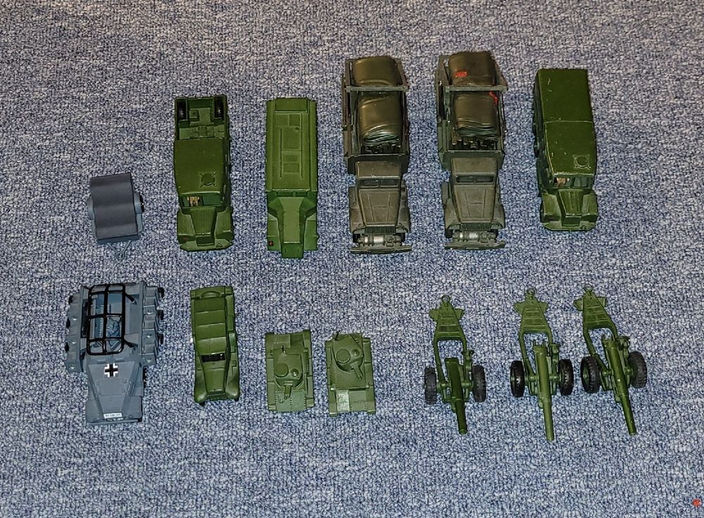 Dinky Toys e Corgi Toys lotto veicoli militari 2