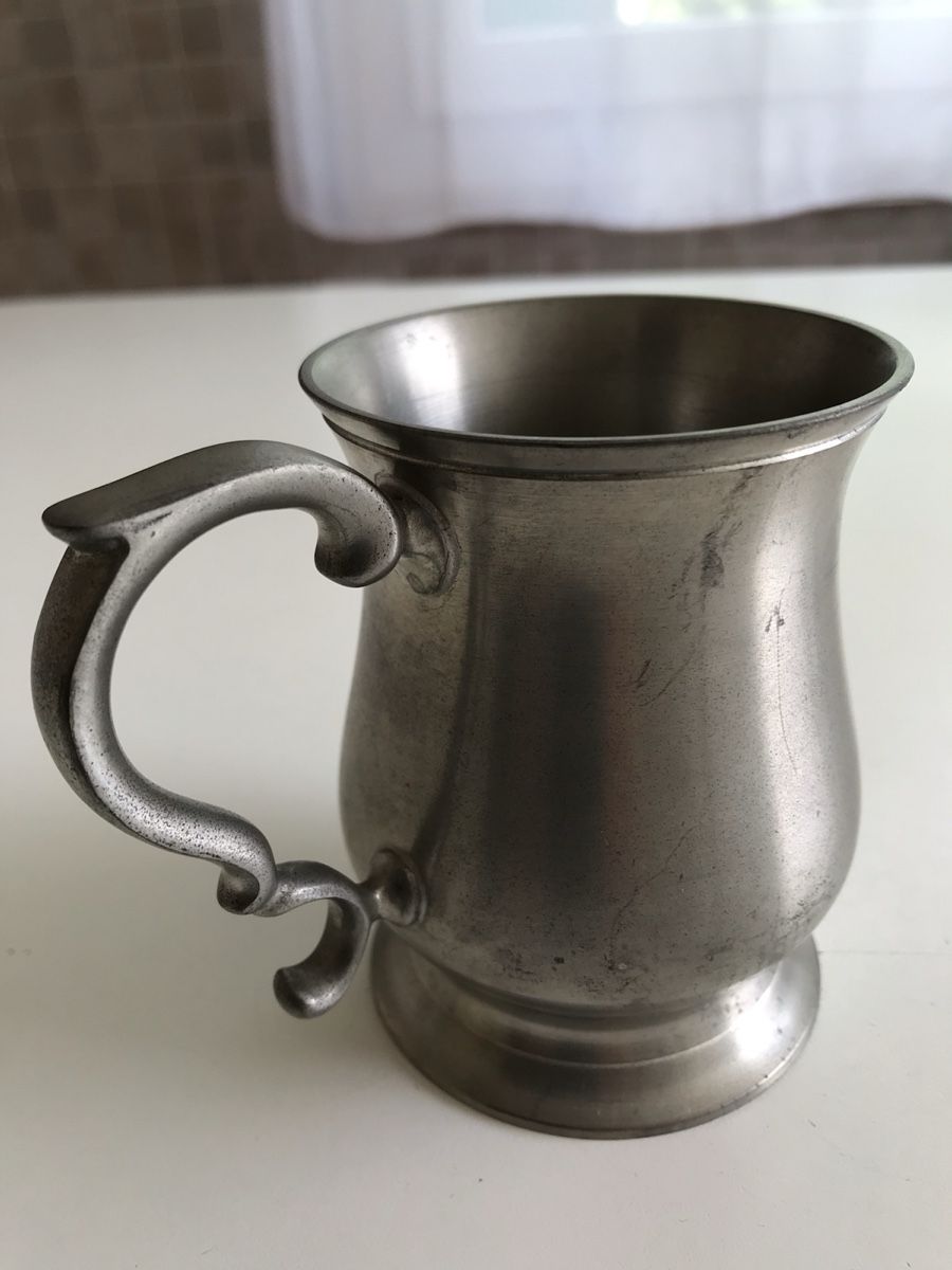 Set di piatti: Belle ancienne chope à bière en étain – Usato da Villeneuve VD venduto da sim_q5hp 1