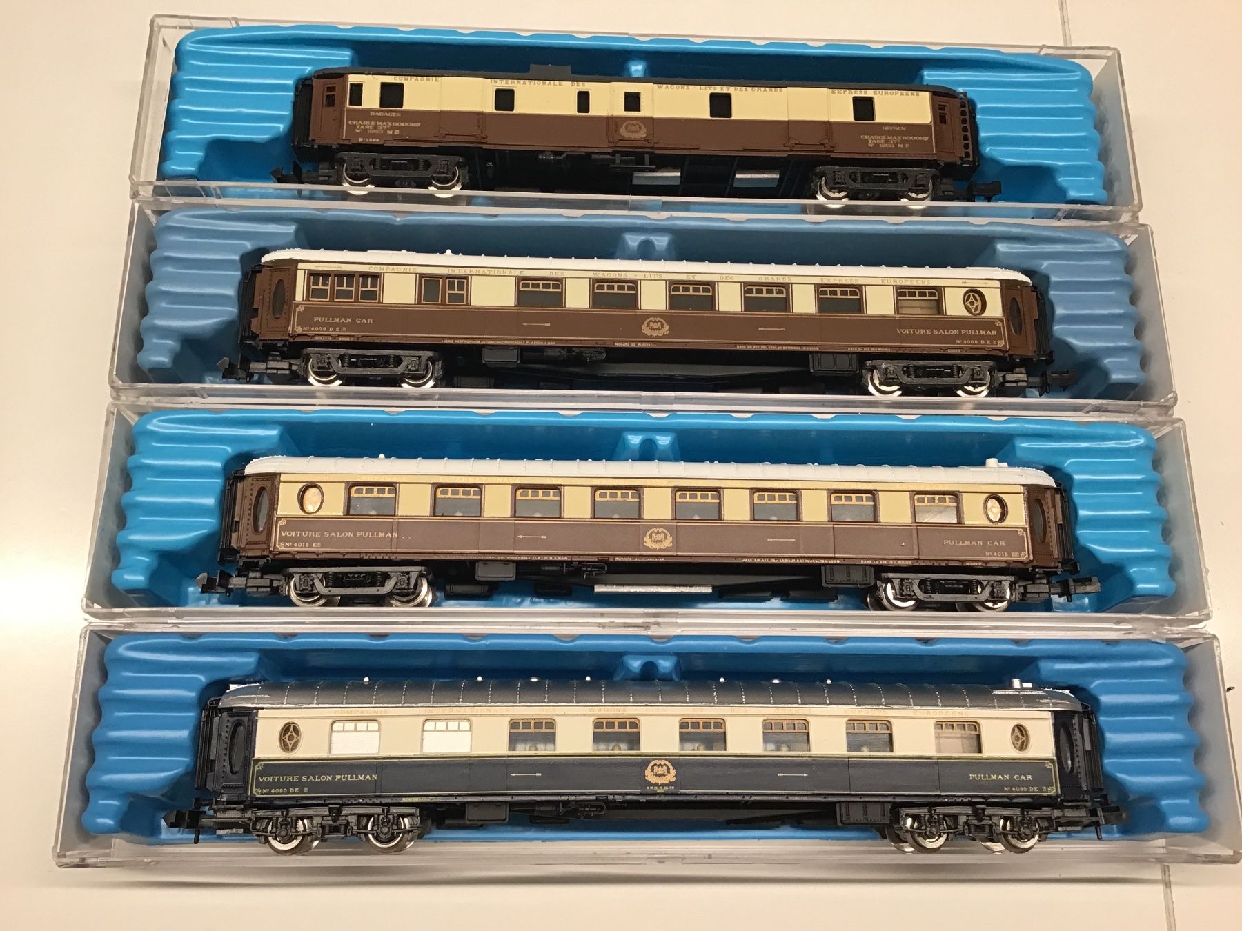 Rivarossi Modellini di ferrovie: RIVAROSSI SPUR N 4X Pullmanwagen, Top Zustand – Usato da Männedorf venduto da Modellbau-wyss