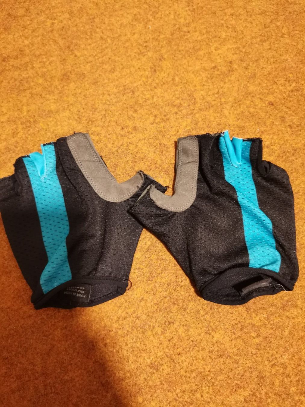 Altri accessori da uomo: Team Sky Trikot Handschuhe – Usato da Silenen venduto da guinness92