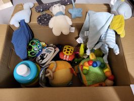 Babyspielzeug Rassel OBall Auto Stapelturm Kontrastbuch etc