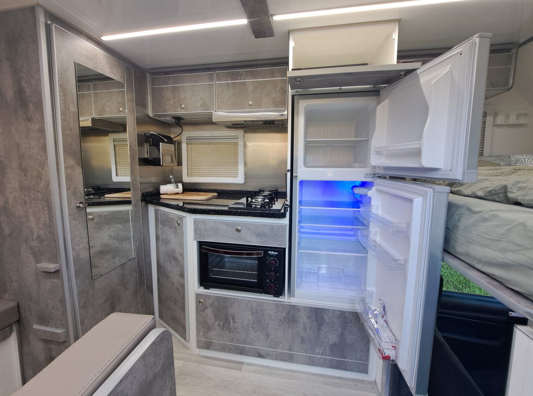 Toyota Camping Fahrzeuge: HILUX 2.4 4X4 in Argentinien – Gebraucht aus Hombrechtikon von msirius75 2
