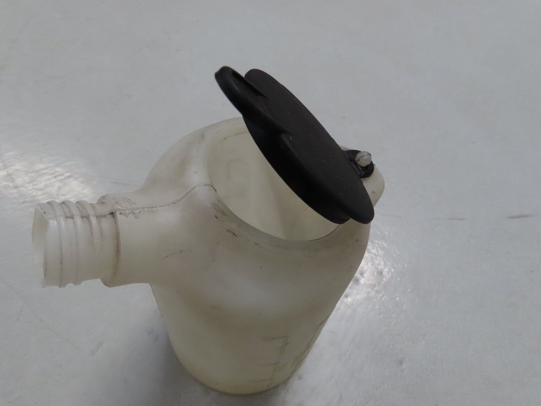 Altri elettrodomestici e apparecchi d’epoca: Messbecher (1 Liter) – Usato da Alpnach-Dorf venduto da Hess-Automobile 2