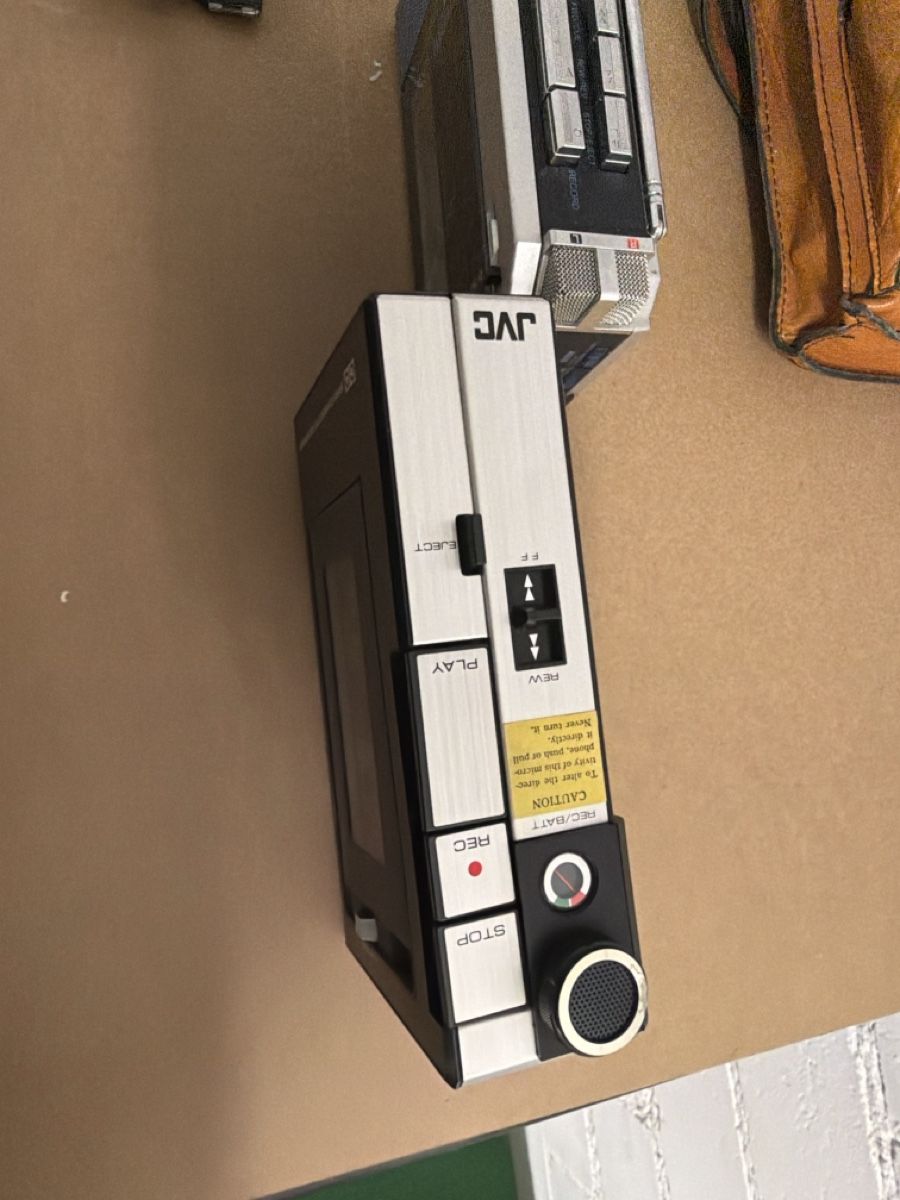 JVC Enregistreurs: Registratore JVC Mini Cassetta CQ-P100 con microfono e borsa – D'occasion à basel par Swiss._.1978 1