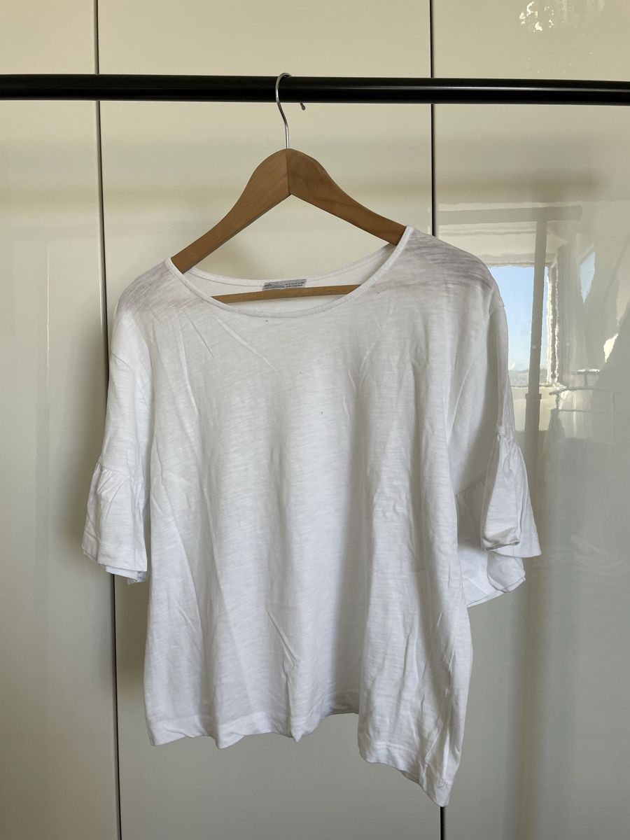 Zara T-shirt: Zara T-Shirt mit weiten Ärmeln – Usato da Grenchen venduto da iagiag