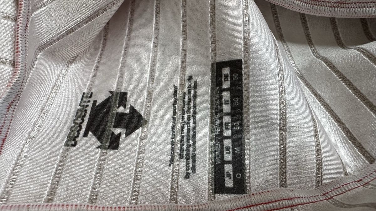 Completi & Tailleur: Original SwissSki LEVADA Renndress – Nuovo (secondo la descrizione) da Buonas venduto da tdcbuma1 1