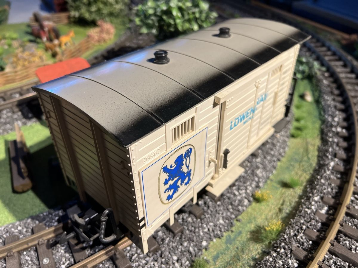 LGB Modellini di ferrovie: LGB Güterwagen Löwenbräu – Usato da Opfikon venduto da lsp01 2