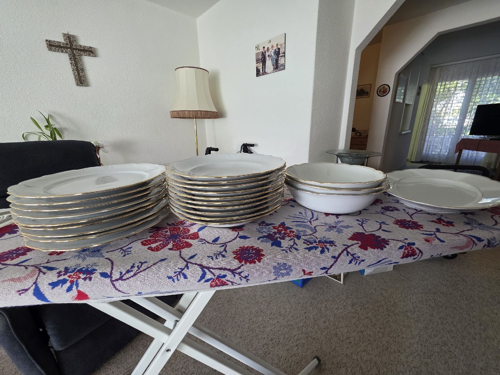 Services de table: Geschirr goldrand – D'occasion à Neuenkirch par Brina1993 2