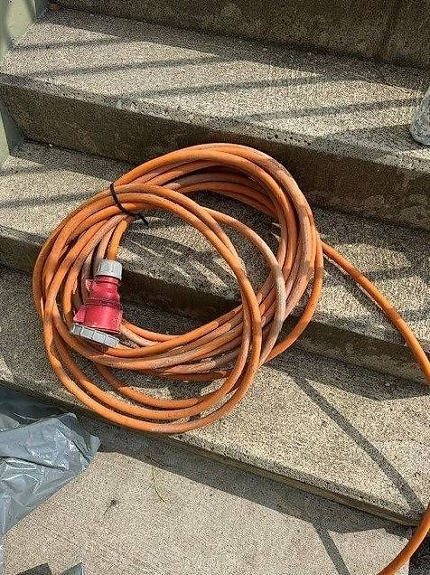 Cavi: prolunga 400V con presa – Usato da Porza venduto da Marti24