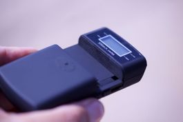 Universal Ladegerät für Digitalkameras von SISTech