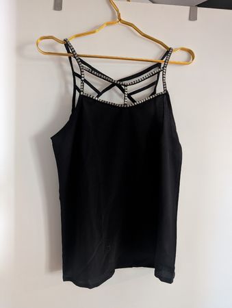 Schickes, schwarzes Top mit Strass - perfekt für den Sommer!