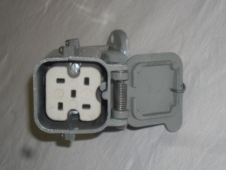 Stecker: 400 Volt - Wand-Steckdose , 15 A , 5 polig , Metall – Gebraucht aus Büren SO von omsa 4