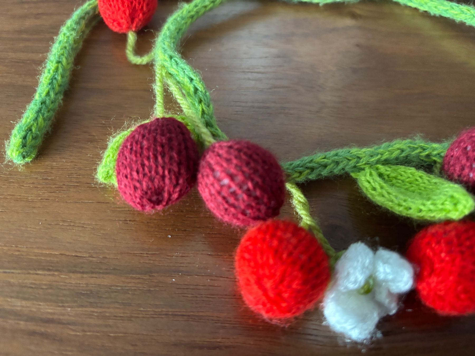 Catenine: Handgestricktes Halsschmuckstück "Kirschen" – Nuovo (secondo la descrizione) da Zürich venduto da STYLEHAUS 3