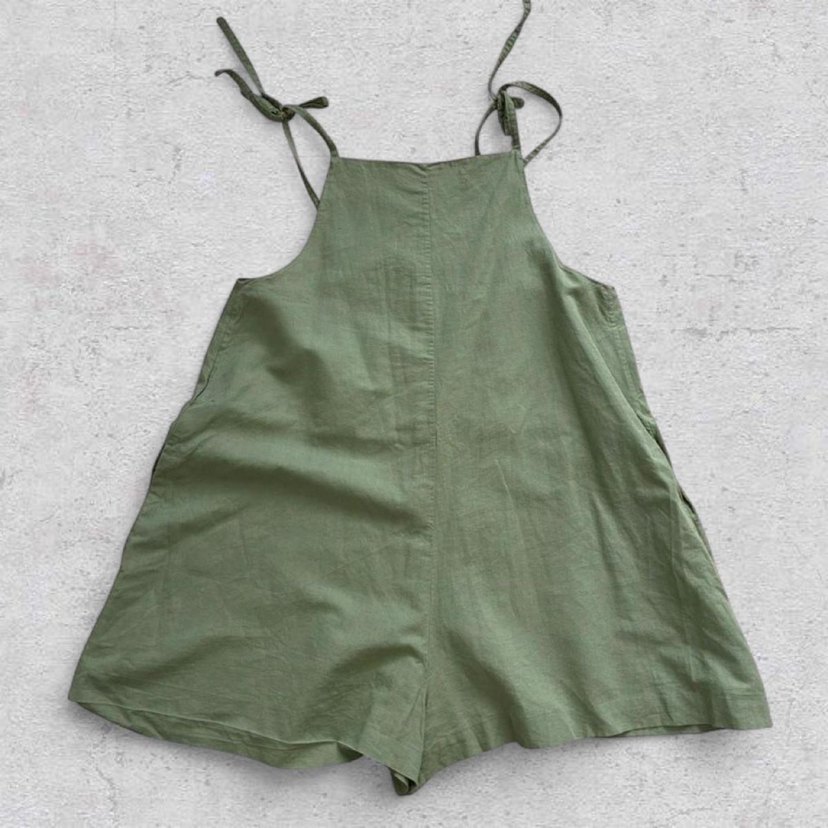 Cos Tute: cos square-neck linen blend playsuit | green  – Usato da Zürich venduto da h_studio_edit