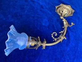 Antik Jugendstil Wandlampe mit  Opalinglasschirm , 40cm