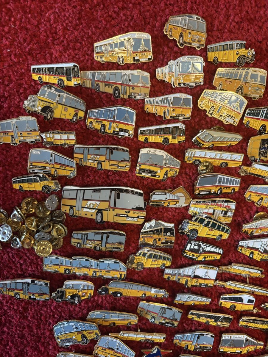 Broches & Aiguilles: Pins Postauto mehr als 100stuck – D'occasion à Murten par Tzaugg 1