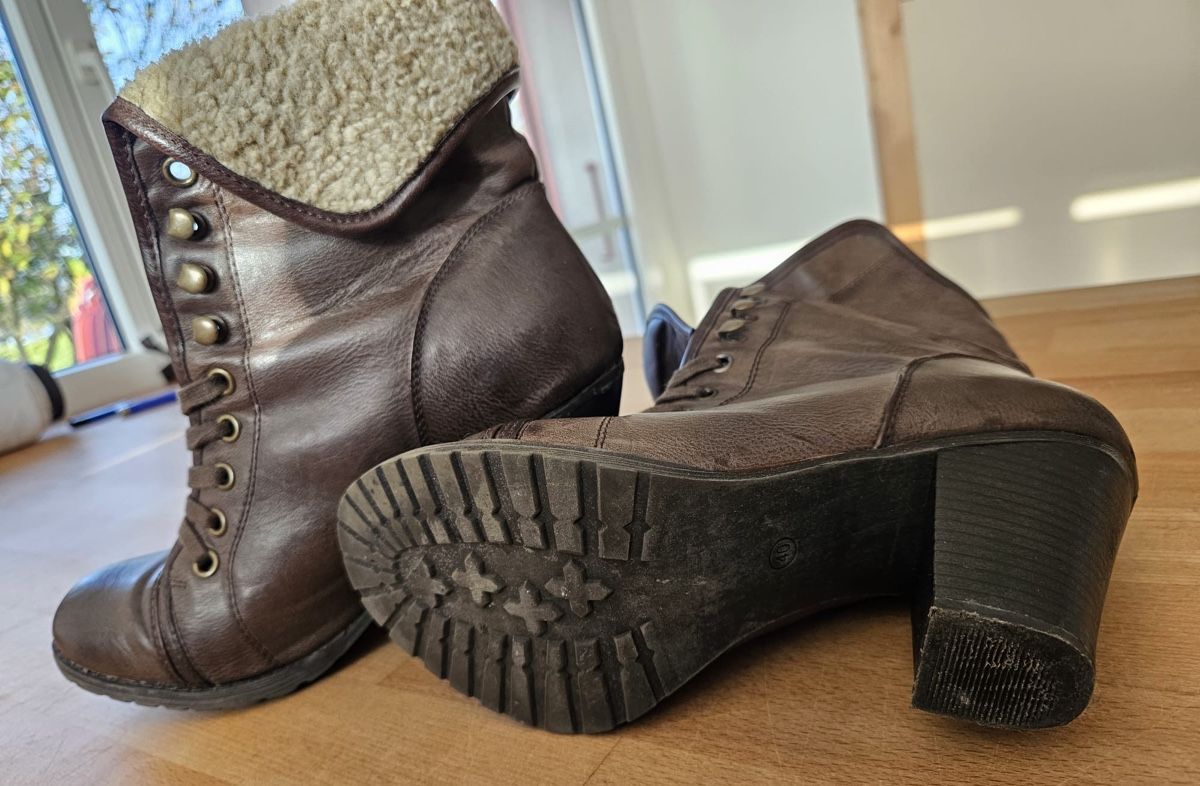 Scarpe da donna: Warme Bata Winterstiefeletten – Usato da Laupen ZH venduto da Elti2017 1