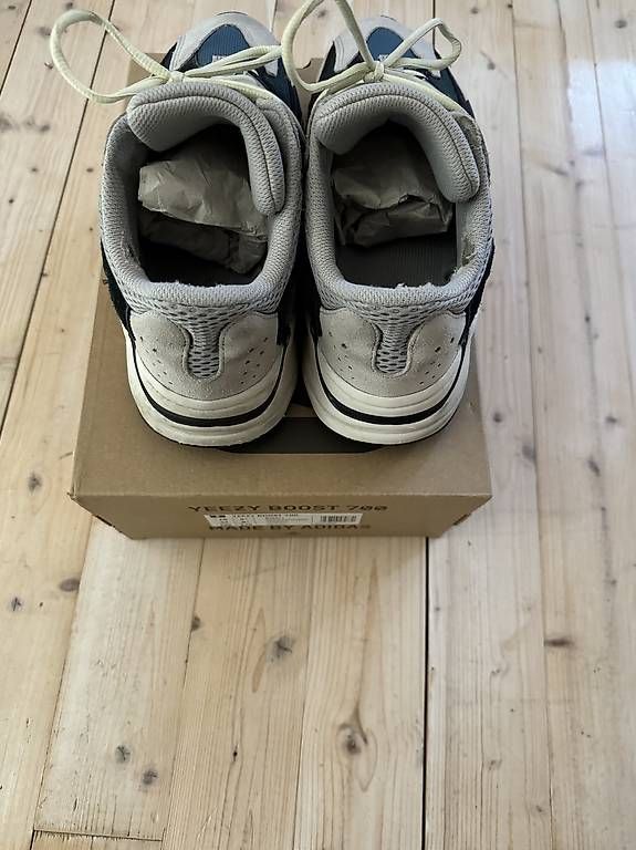 Scarpe da uomo: Yeezy wave Runner 44EU – Usato da Riva San Vitale venduto da gab_6qhv 2