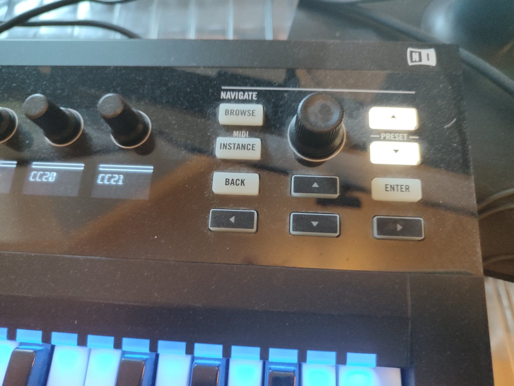 Native Instruments Musikinstrumente: NI Komplete Kontrol S25 Midi Controller Keyboard NKS – Gebraucht aus Bern von Swt0 2