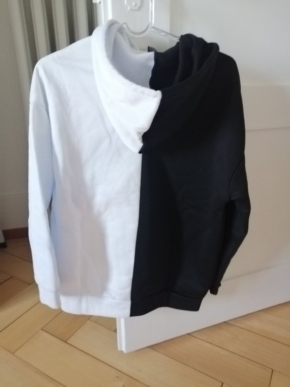Shein Maglioni & Felpe: Pullover Hoodie schwarz/weiss – Nuovo (secondo la descrizione) da Biel/Bienne venduto da M.D.C 1